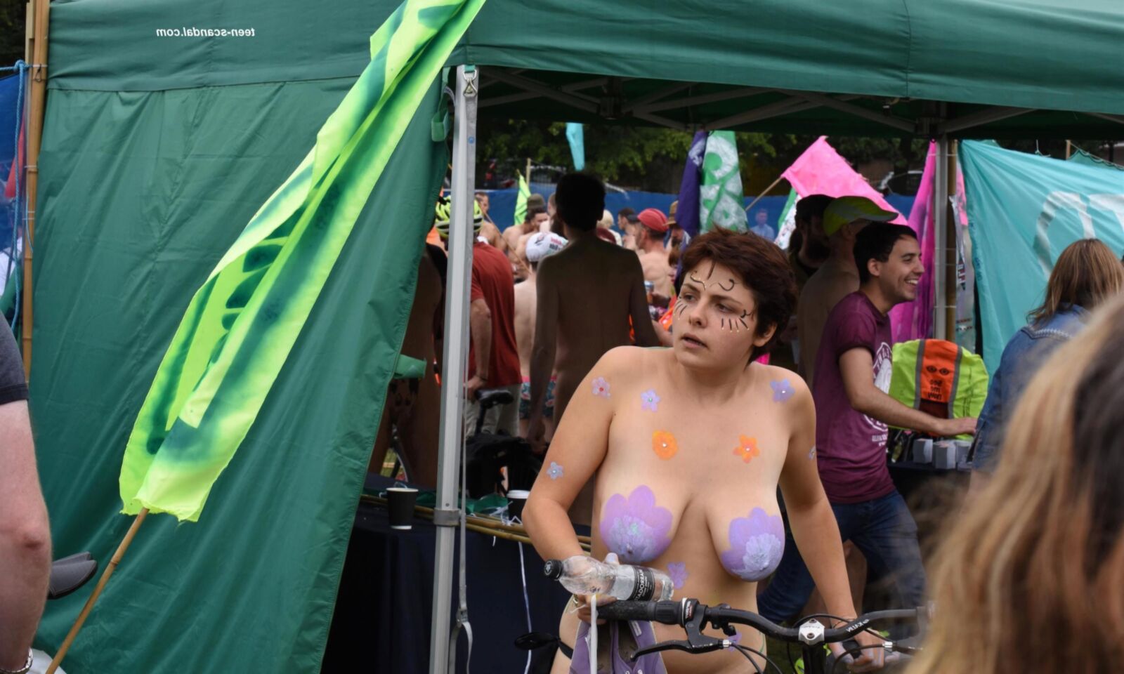 Las grandes tetas del joven Nanna