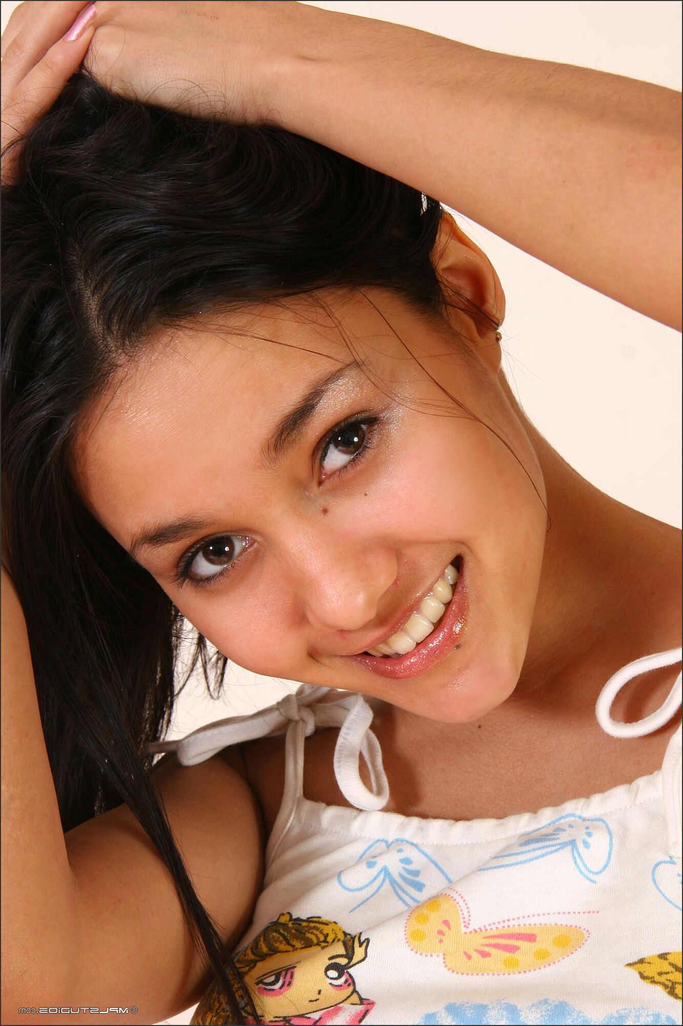 Kamilla / Lydia / Donitaのみ靴下が留まります