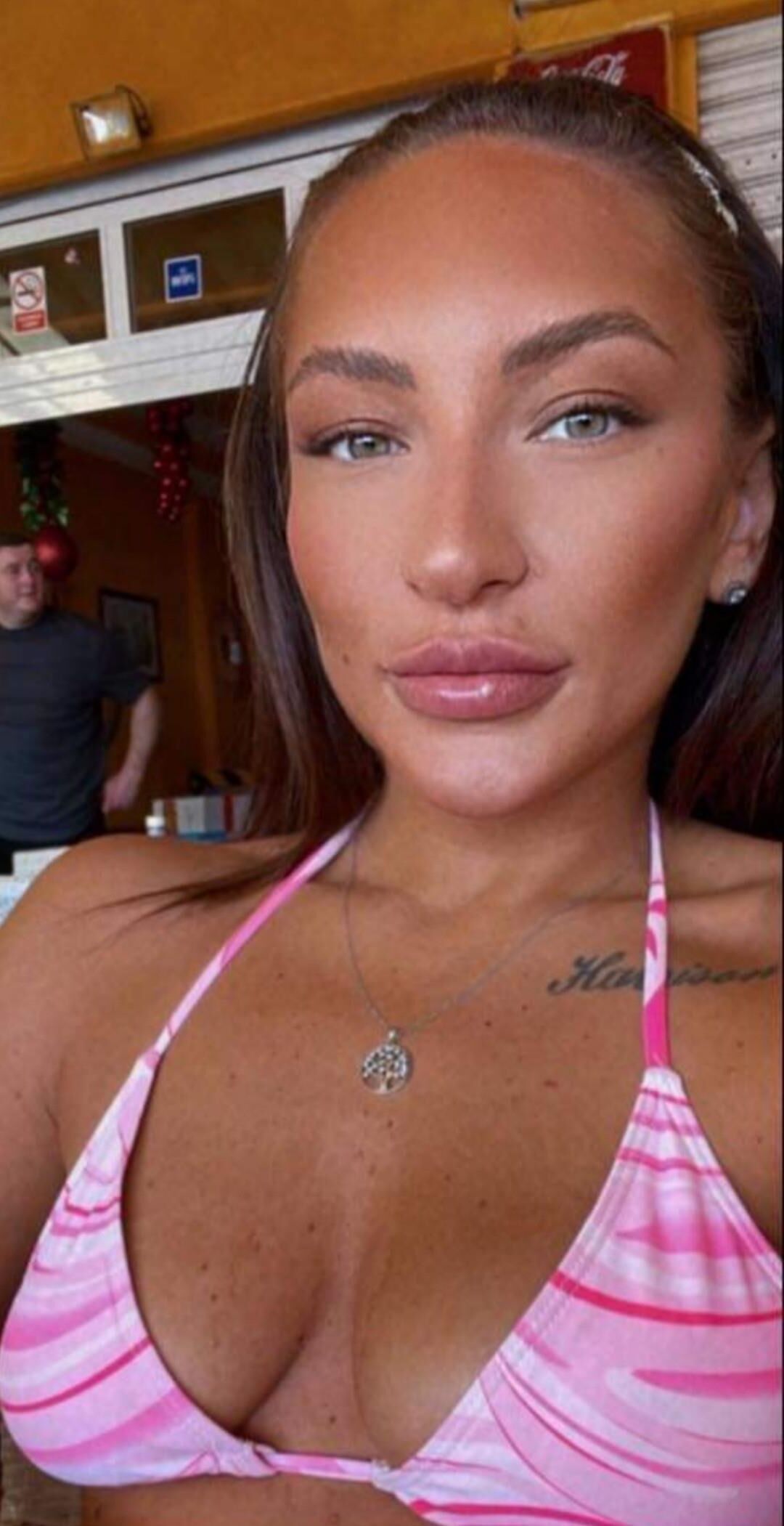 Busty bikini babes 