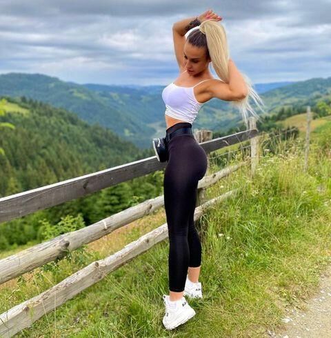 amateur teens in yoga pants and stockings non nude 