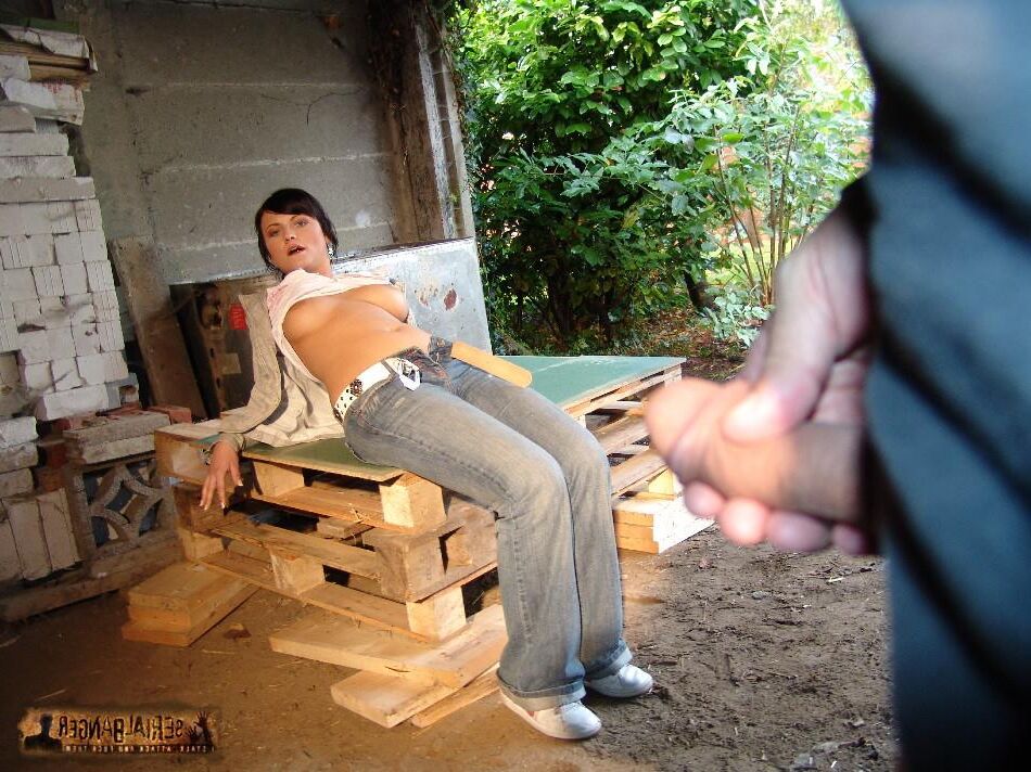 Sexy Brunette Outdoors Fucking