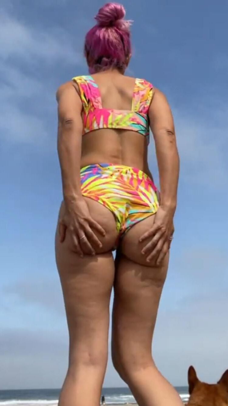 Sexy bloggers with there moms