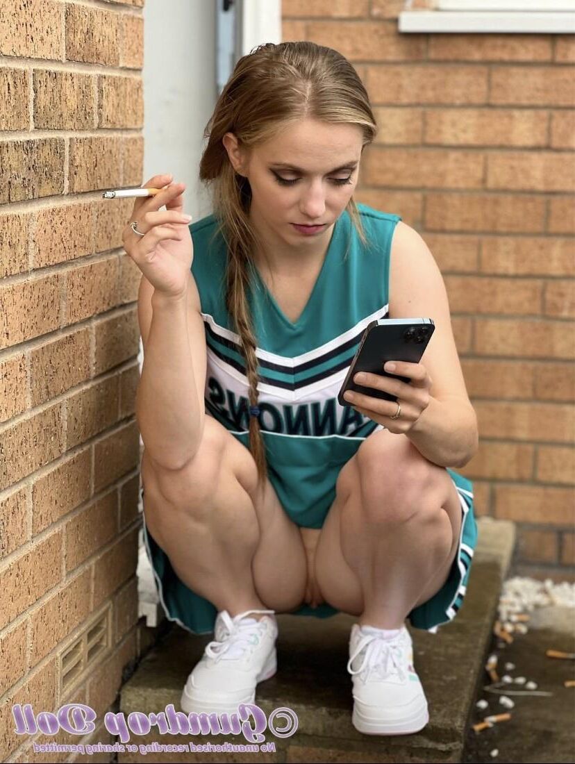 Cheerleader sua buceta de sonho com tesão
