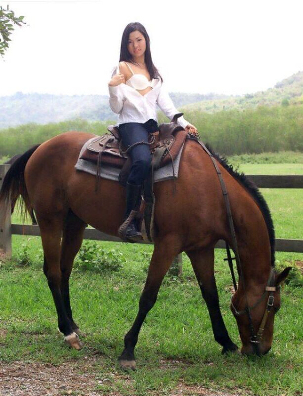 Chicas y caballos