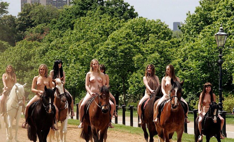 Chicas y caballos