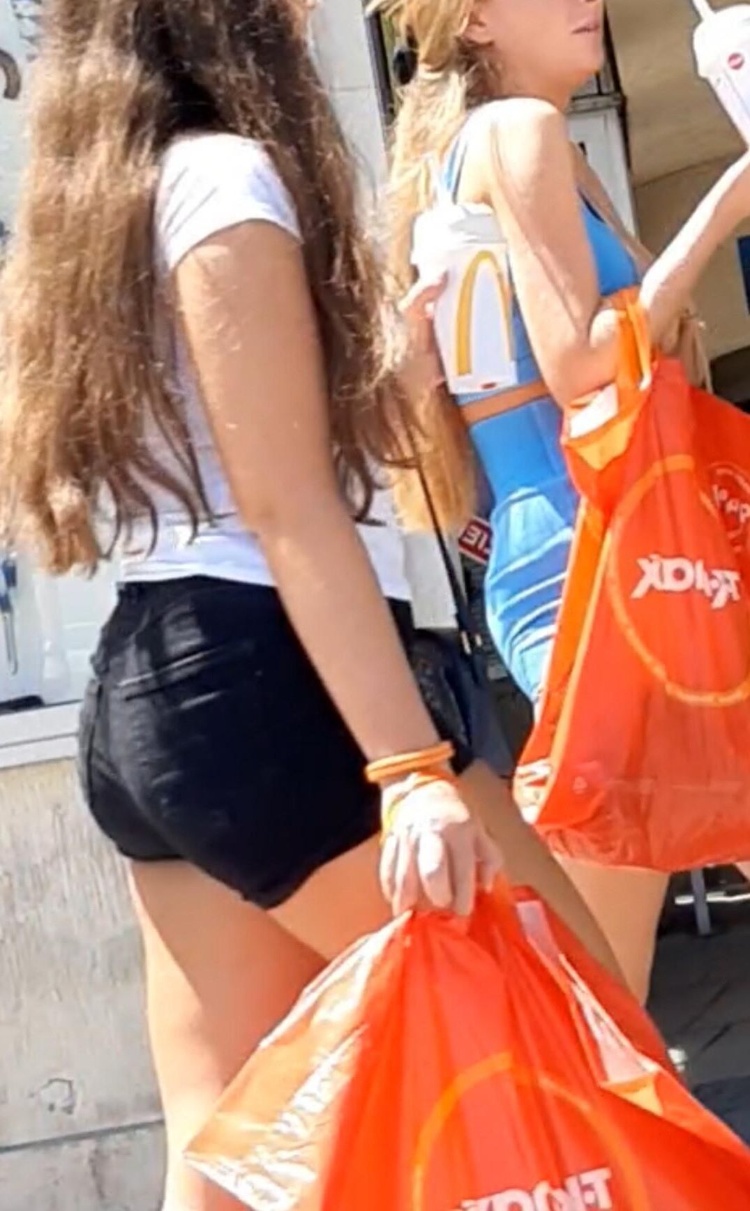 Streetgirls en pantalones cortos