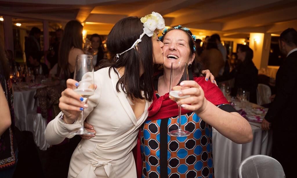 Elige a tu joven nanna por una noche