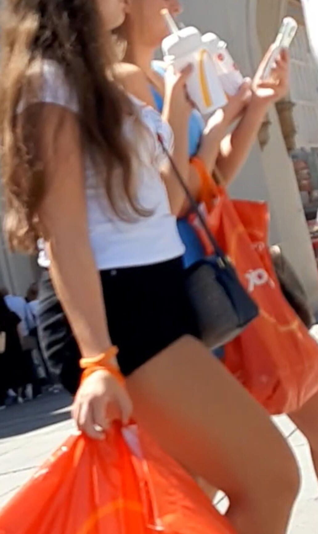 Streetgirls en pantalones cortos