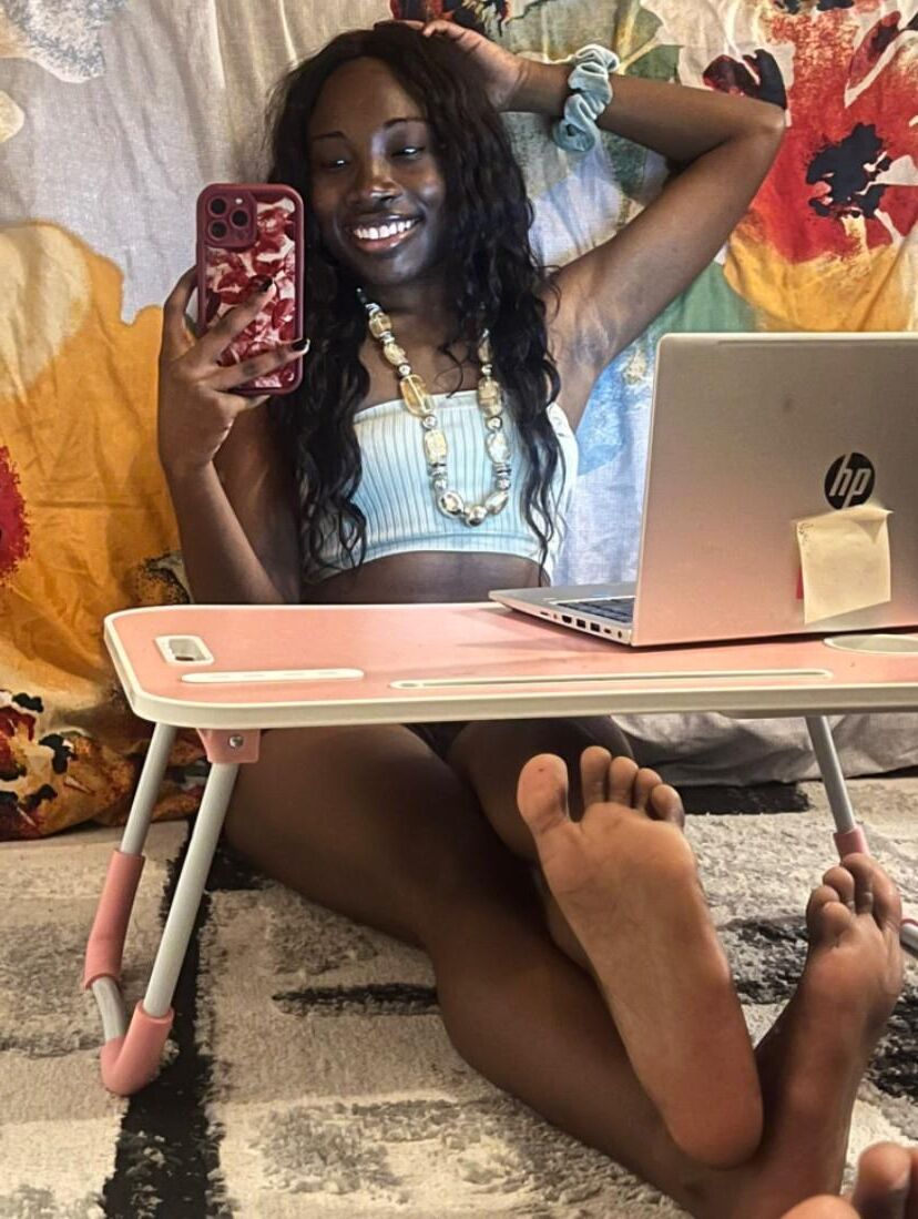 LLA Teenie Feet