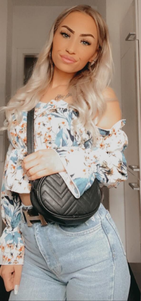 Whuch pics of my gf would you use to jerk off? 