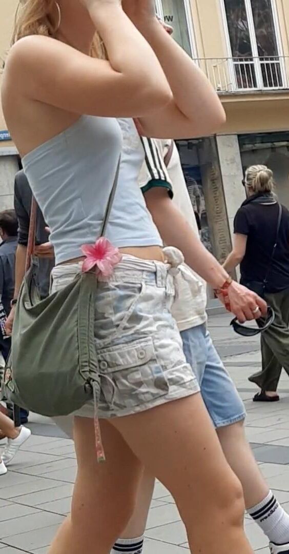Streetgirls en faldas