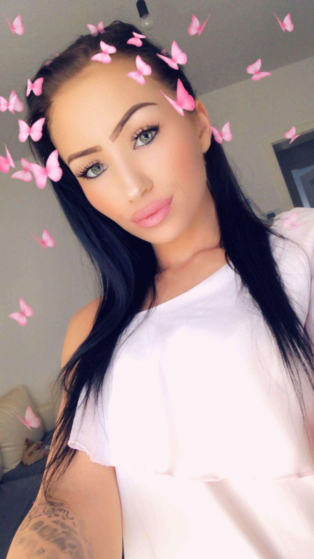 Whuch pics of my gf would you use to jerk off? 