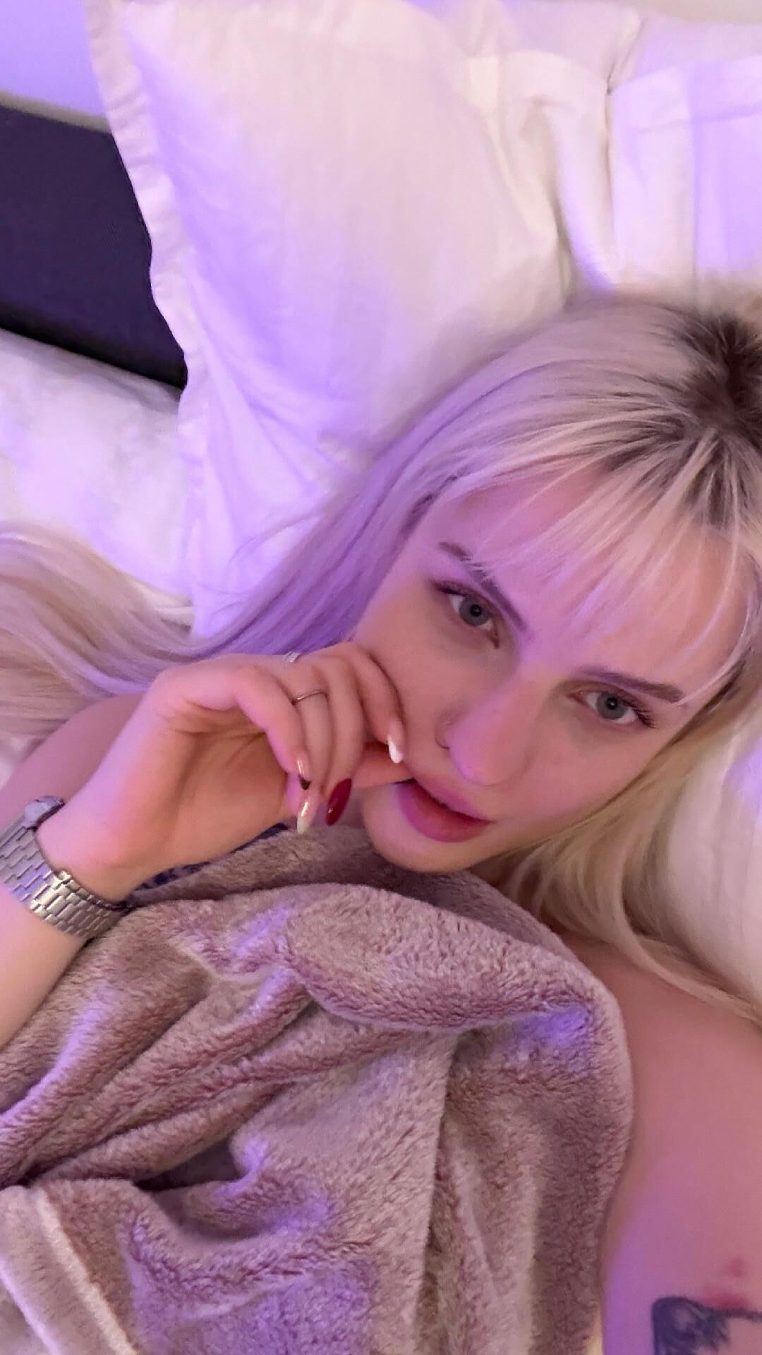 Erika es un vendedor de Snapchat desesperado y cachondo