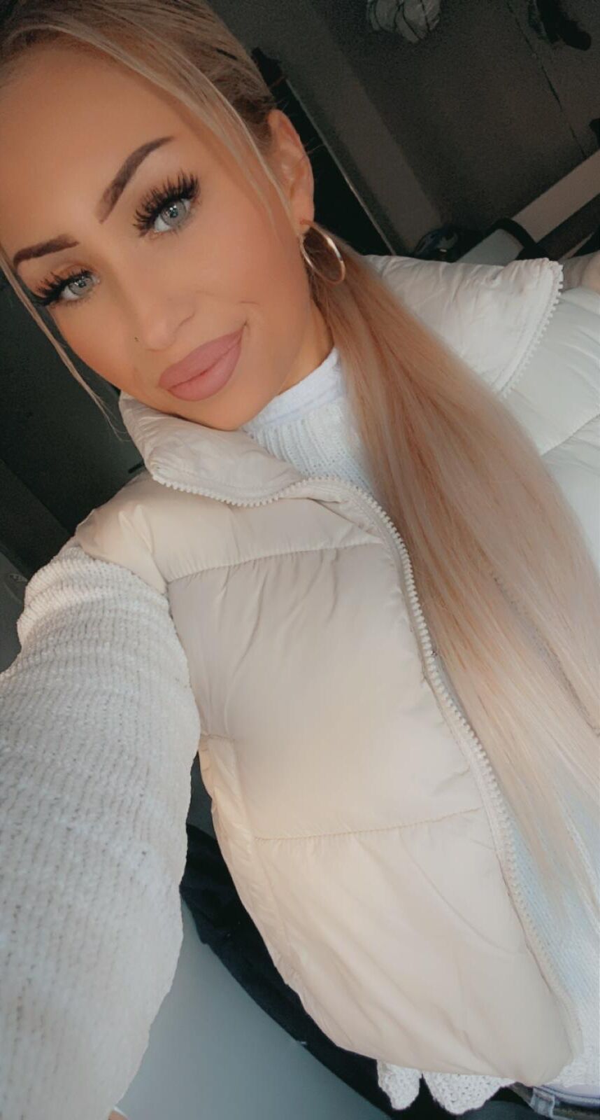 Whuch pics of my gf would you use to jerk off? 