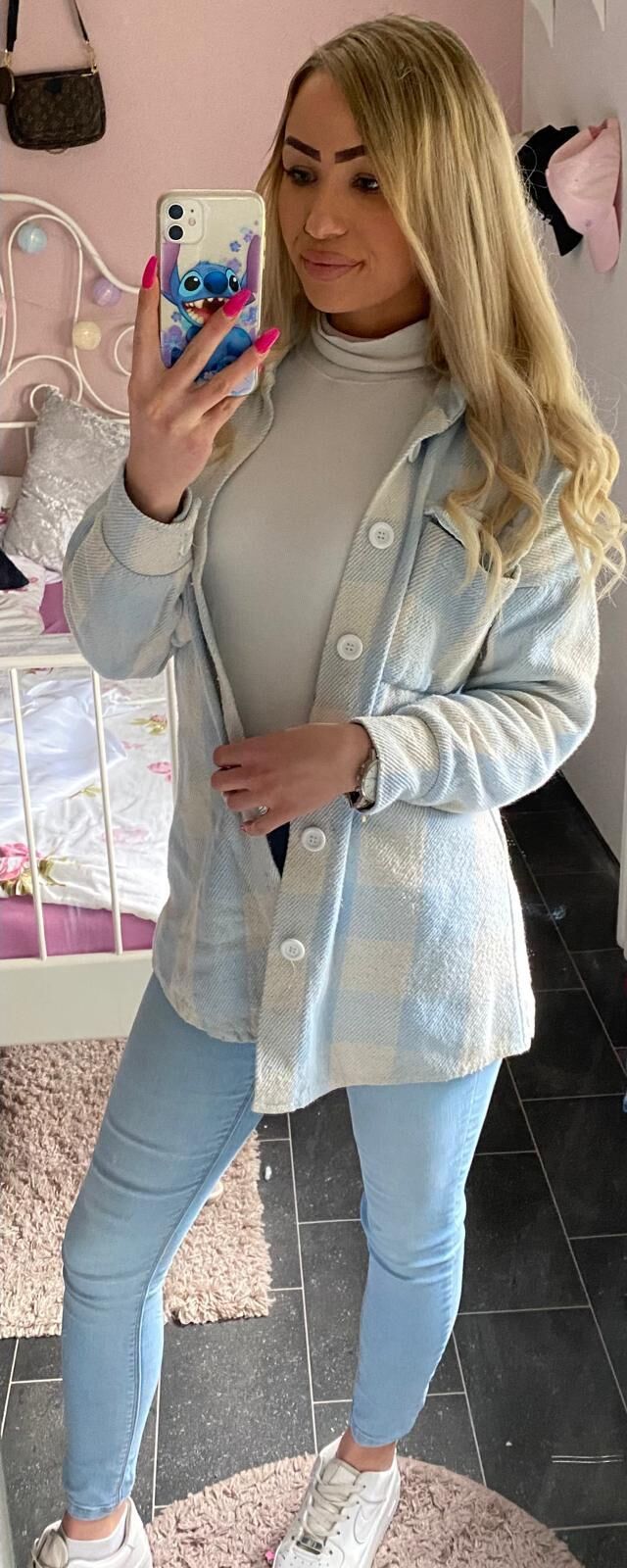 Whuch pics of my gf would you use to jerk off? 