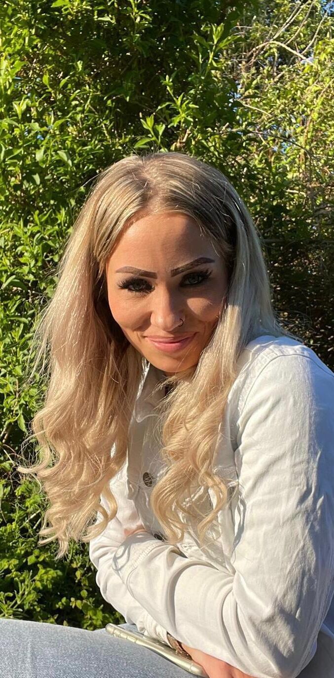 Whuch pics of my gf would you use to jerk off? 
