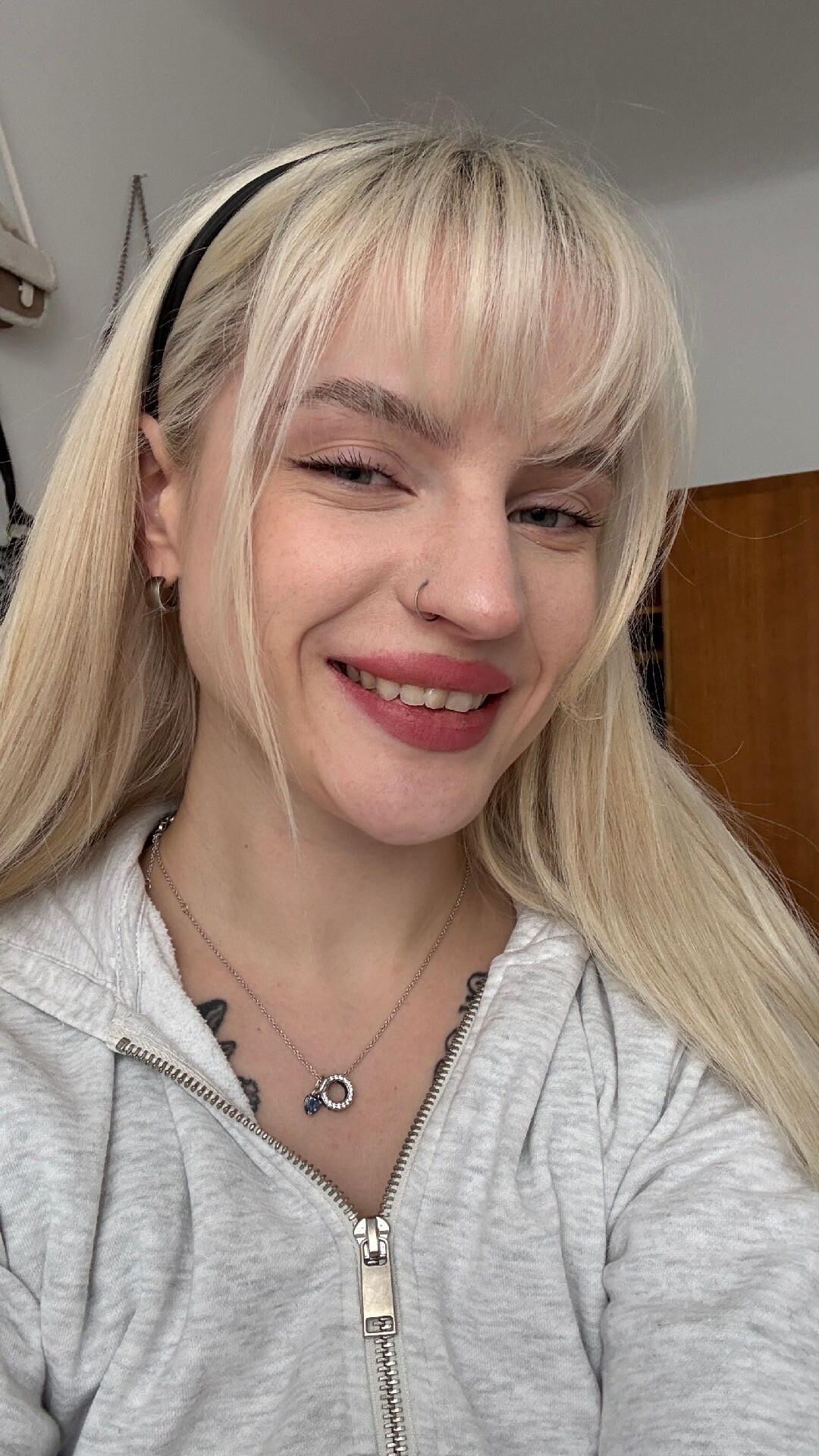 Erika es un vendedor de Snapchat desesperado y cachondo