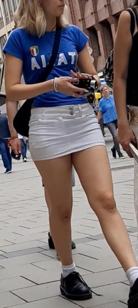 Streetgirls en faldas