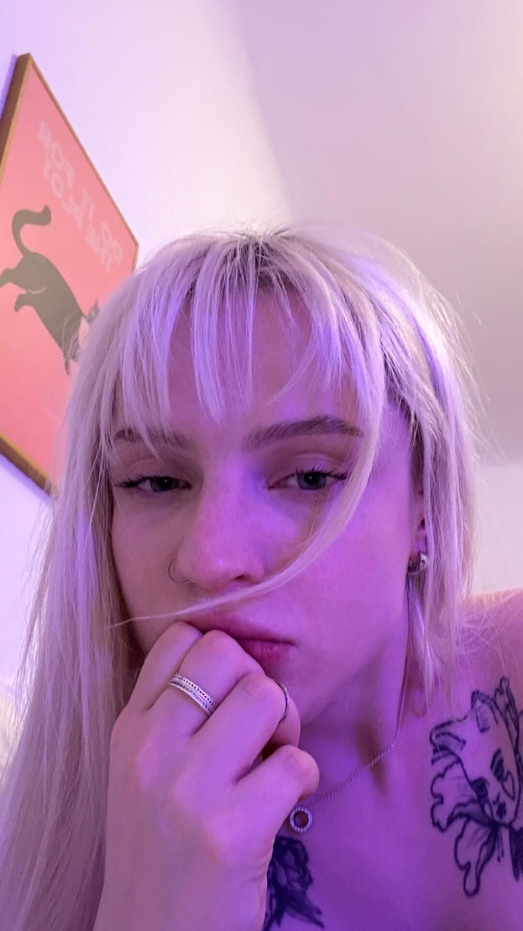 Erika es un vendedor de Snapchat desesperado y cachondo