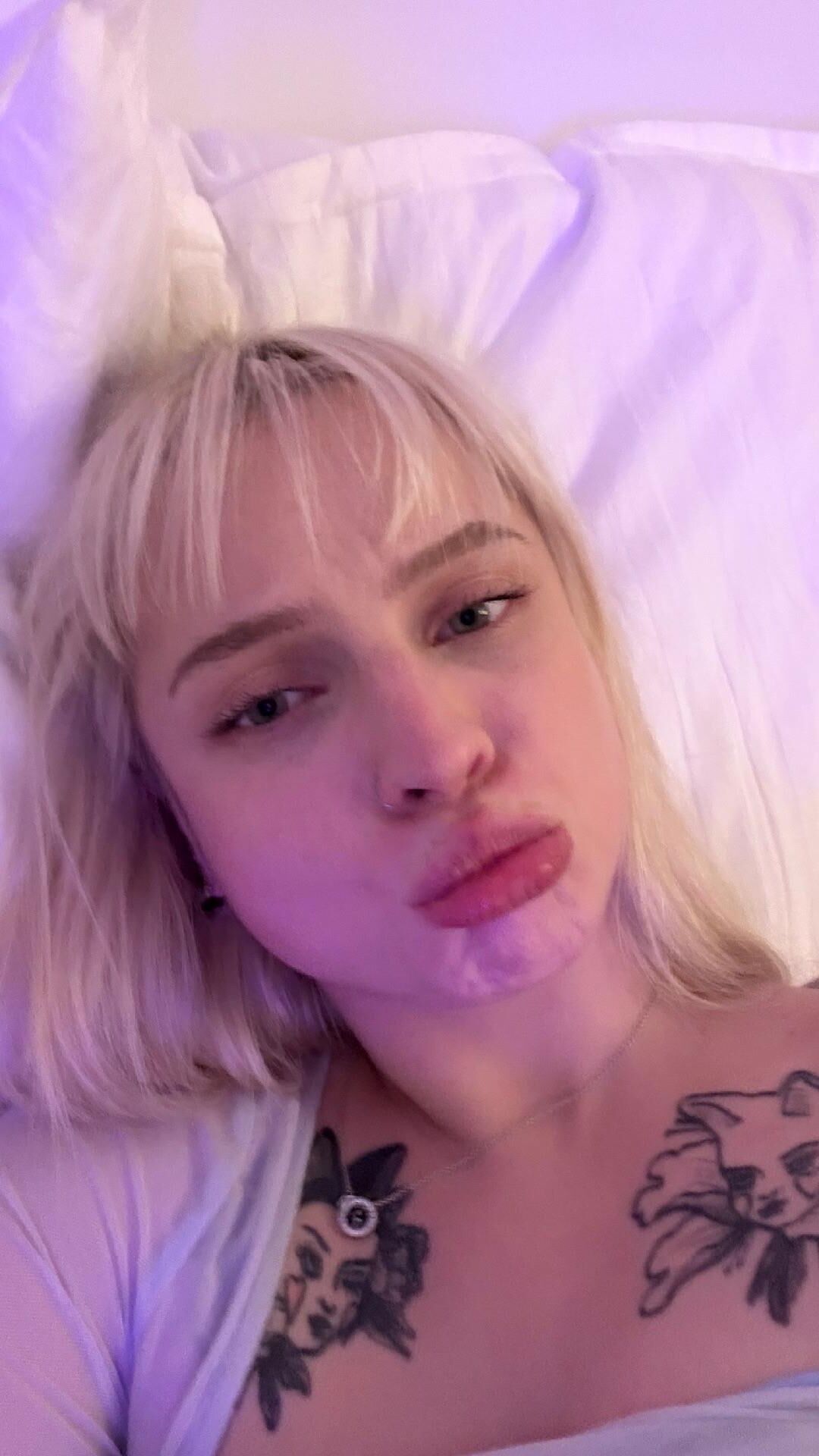 Erika es un vendedor de Snapchat desesperado y cachondo