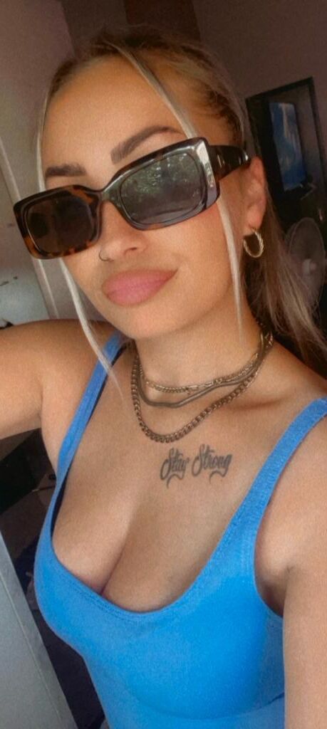 Whuch pics of my gf would you use to jerk off? 