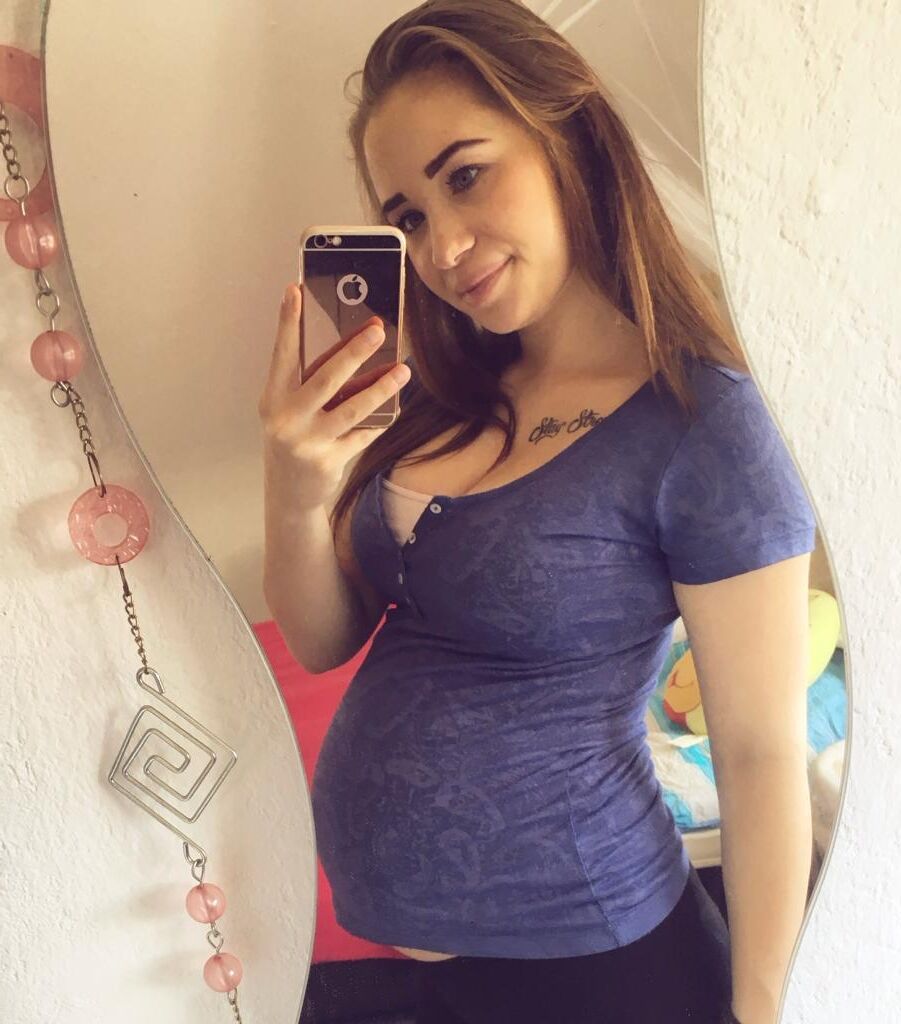 Whuch pics of my gf would you use to jerk off? 