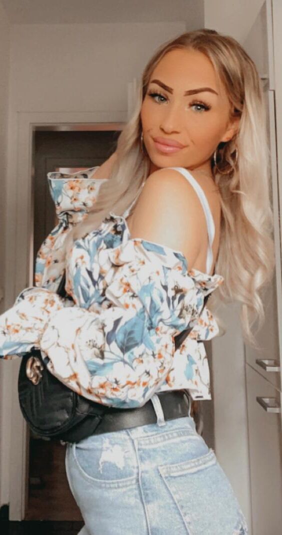 Whuch pics of my gf would you use to jerk off? 