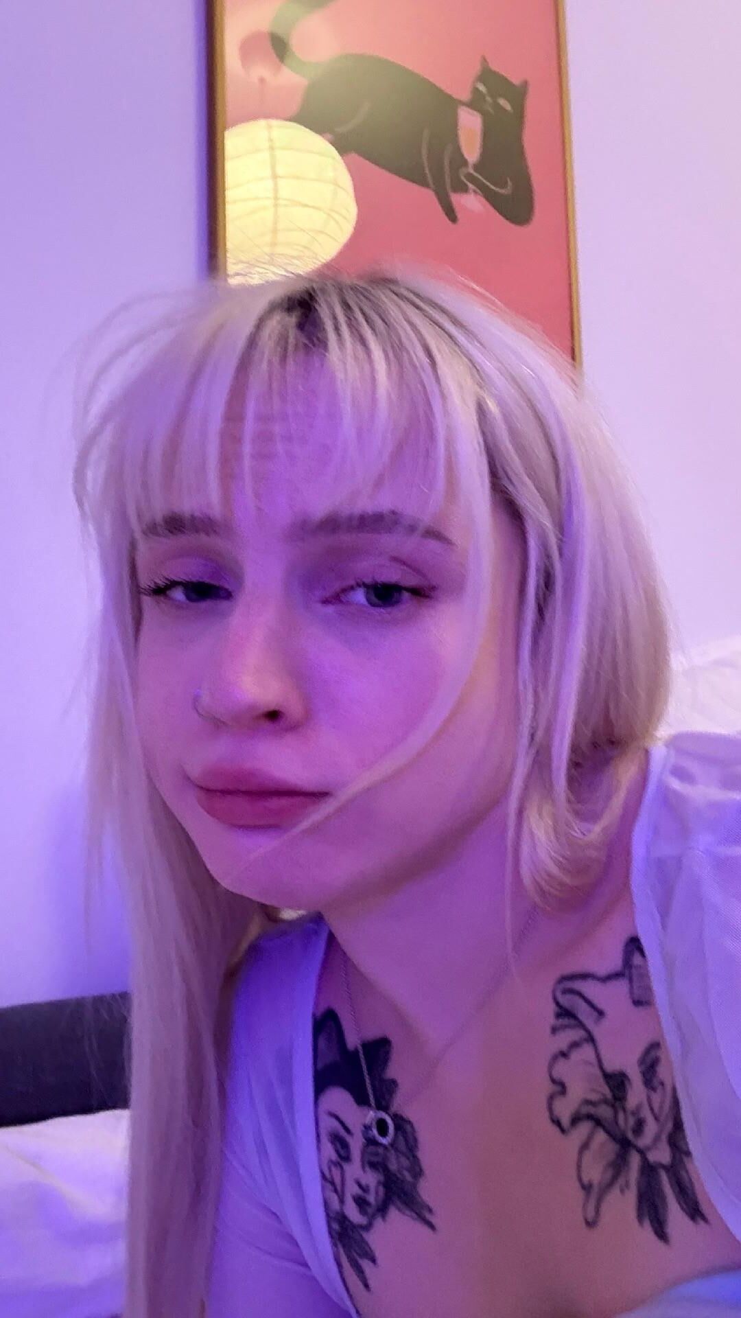 Erika es un vendedor de Snapchat desesperado y cachondo