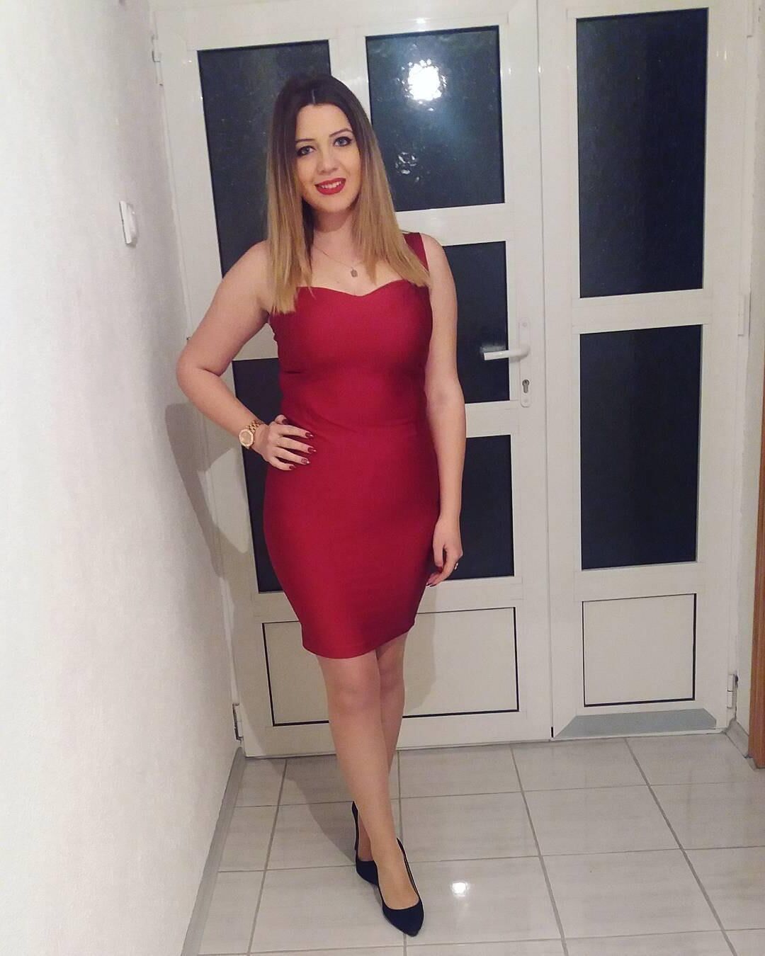Mujeres calientes con vestidos (no desnudos)