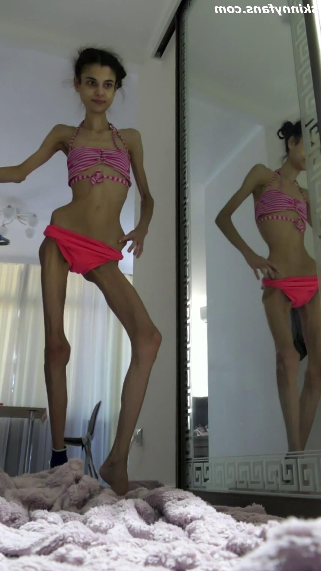 Ariadne anorexic skinny fragile mager duenn knochig bones 