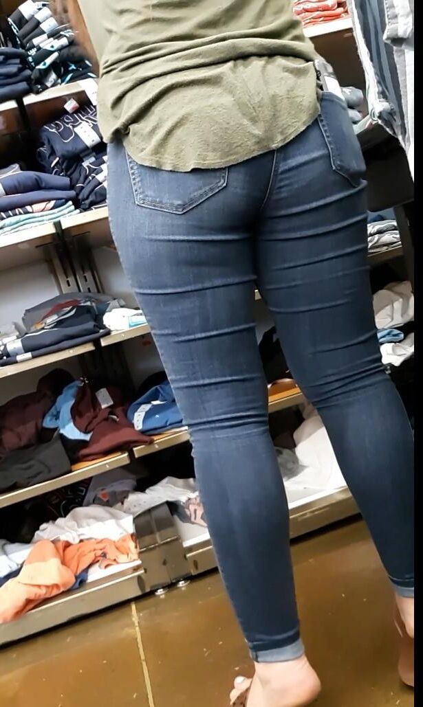 Teen in jeans at Old Navy