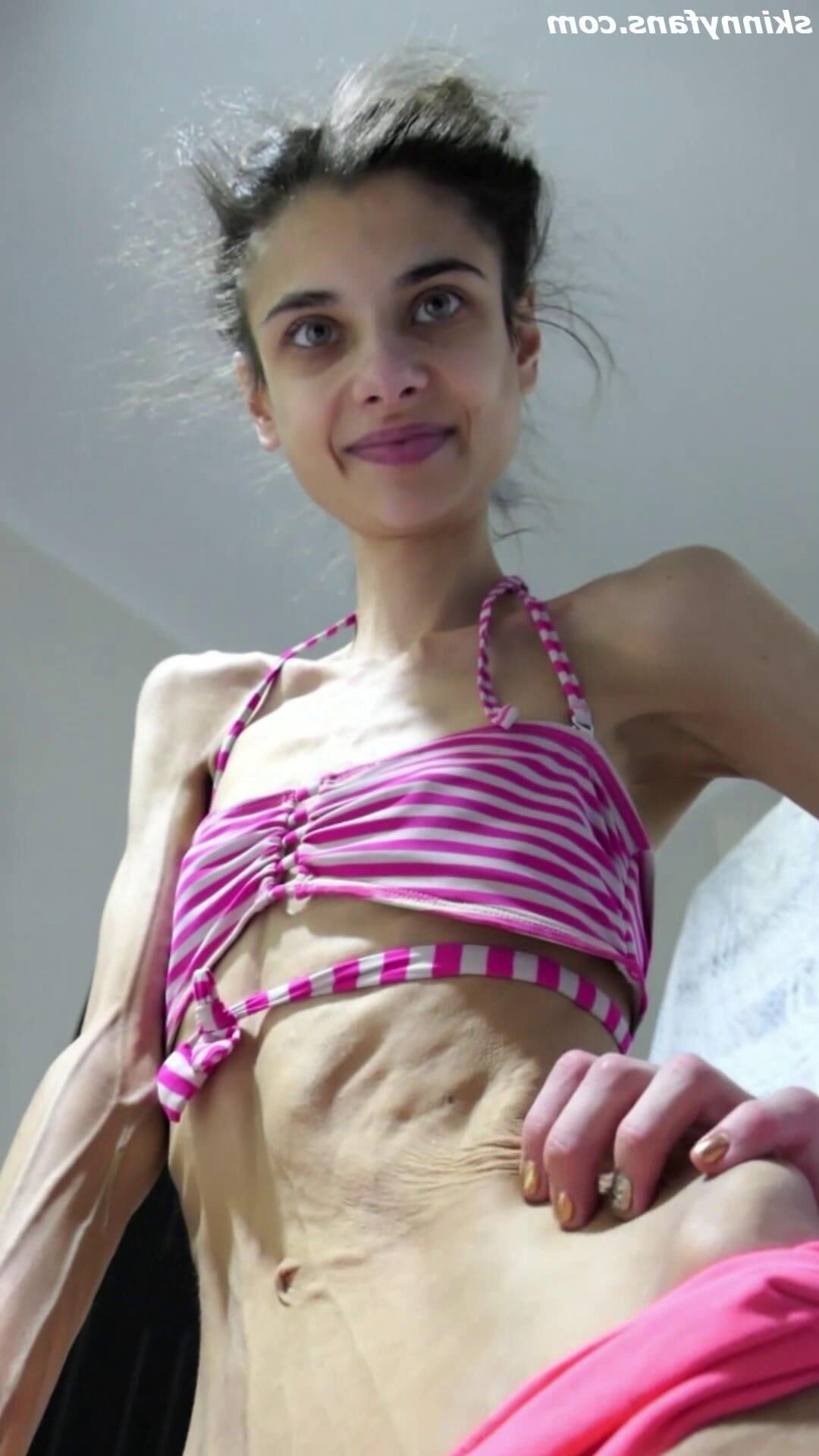 Ariadne anorexic skinny fragile mager duenn knochig bones 