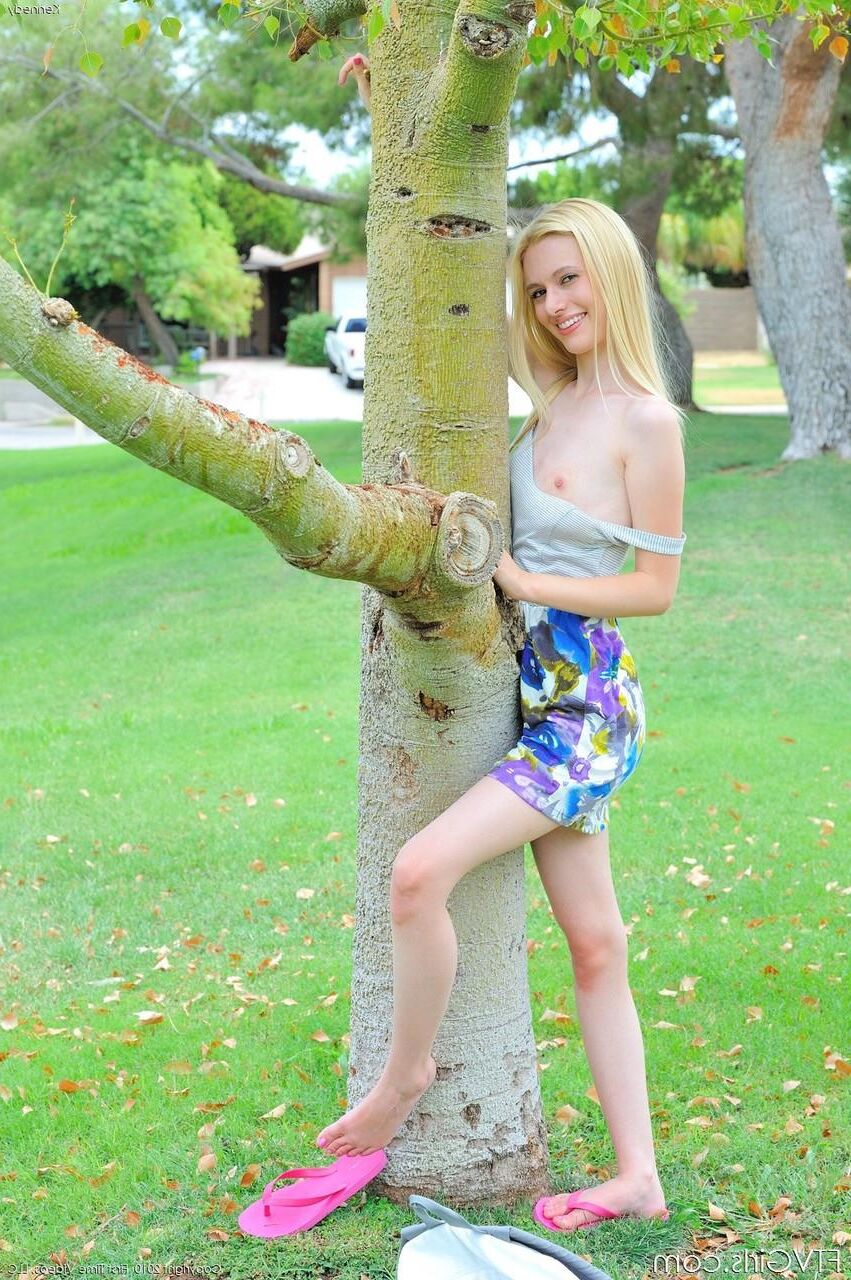 Muy flaca rubia cutie