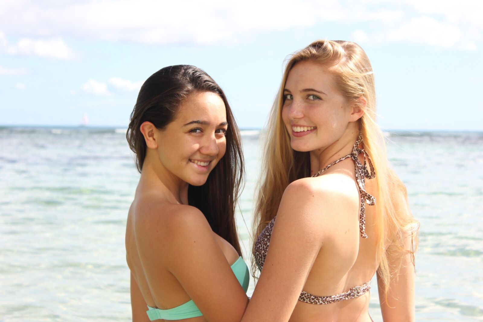 ,, ... ,, .... lindos adolescentes de bikini de la playa