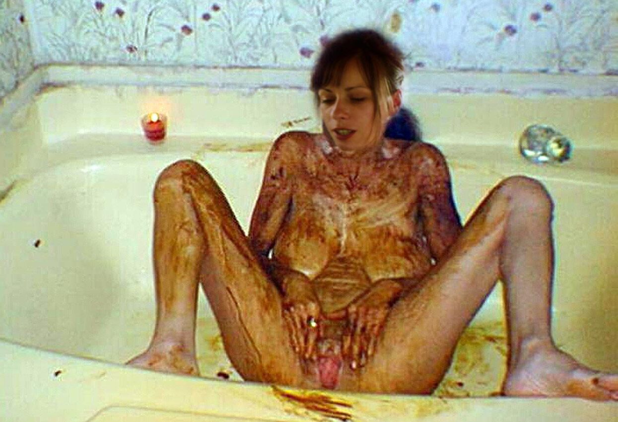 bizare young teen play with own (scat)
