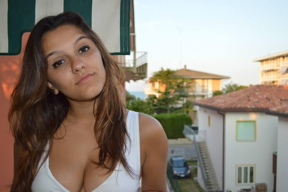 Adolescente italiana de mariachiara