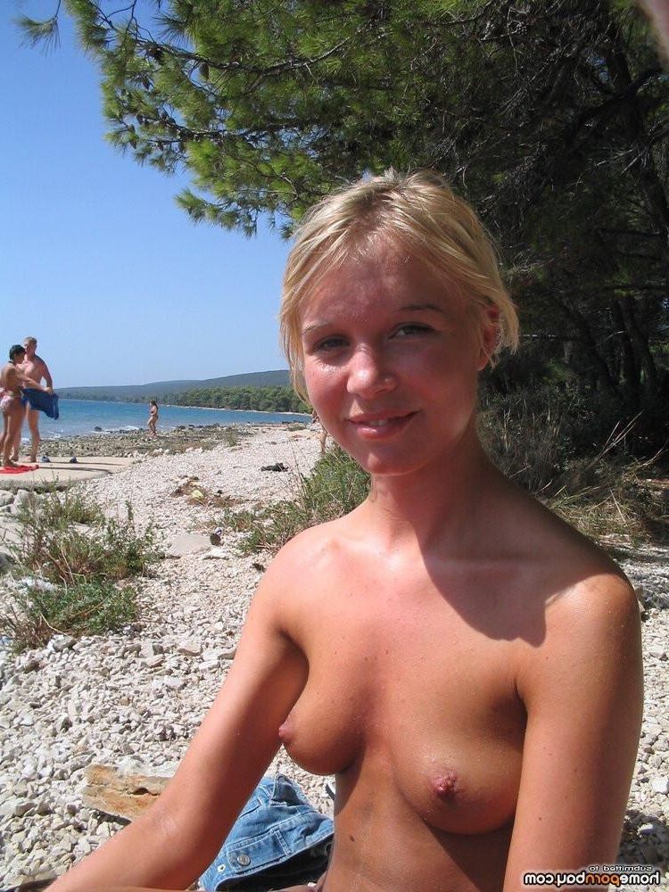 Ama Deamure Perky Blonde Grifge
