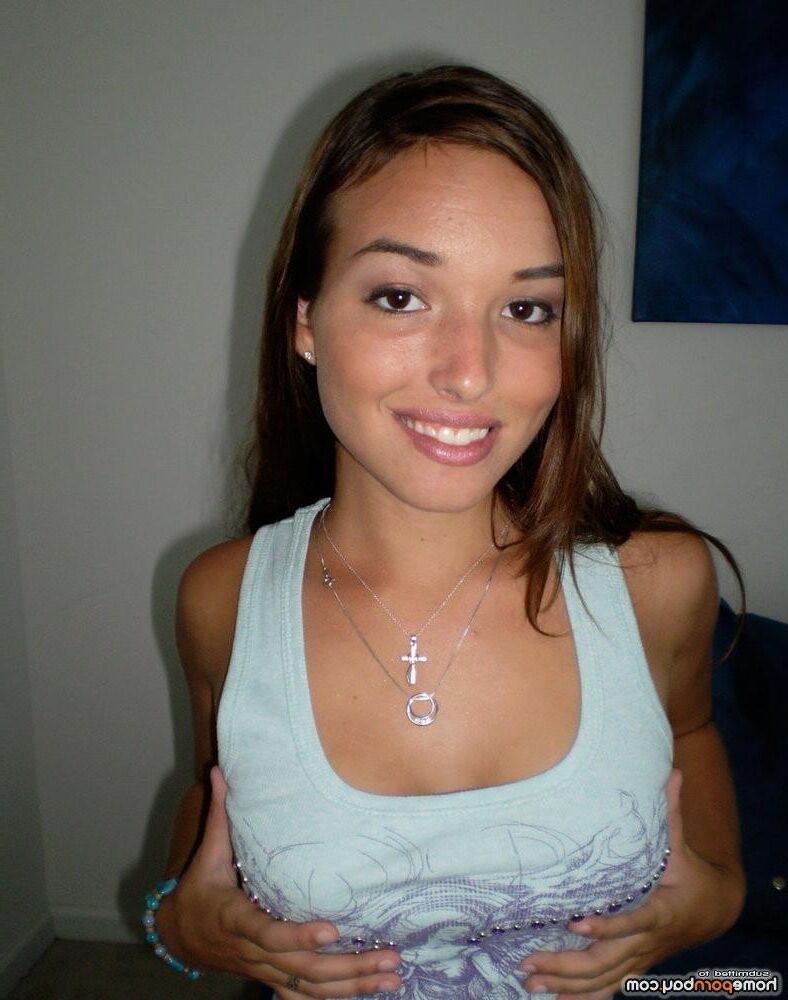 Ama Perky Innocent Brunette Blower