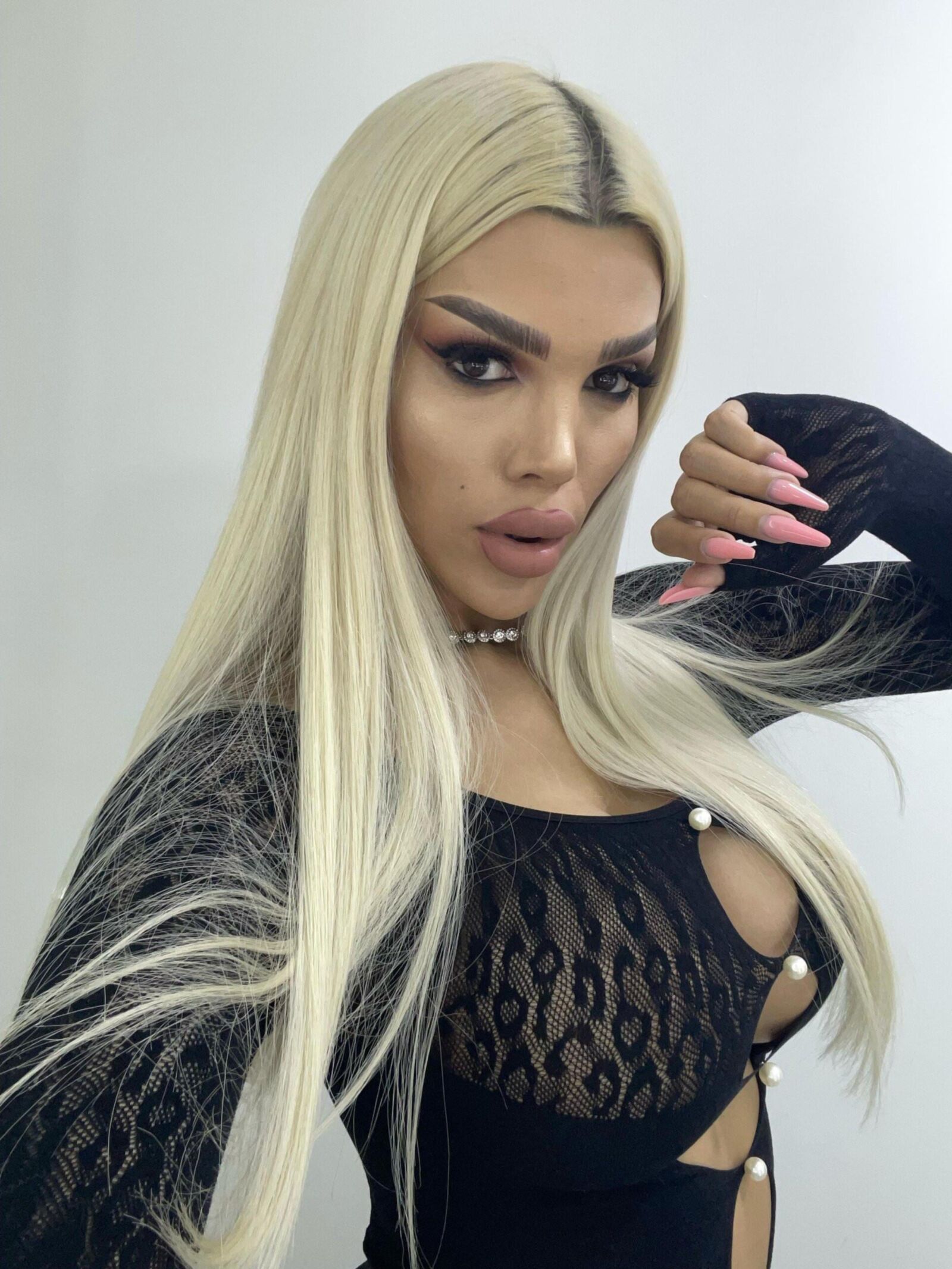 BIMBOS CHAV BITCHES para acariciar e drenar nossas bolas cheias tão rápido