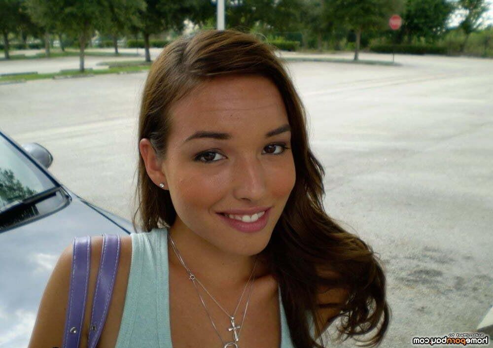 Ama Perky Innocent Brunette Blower