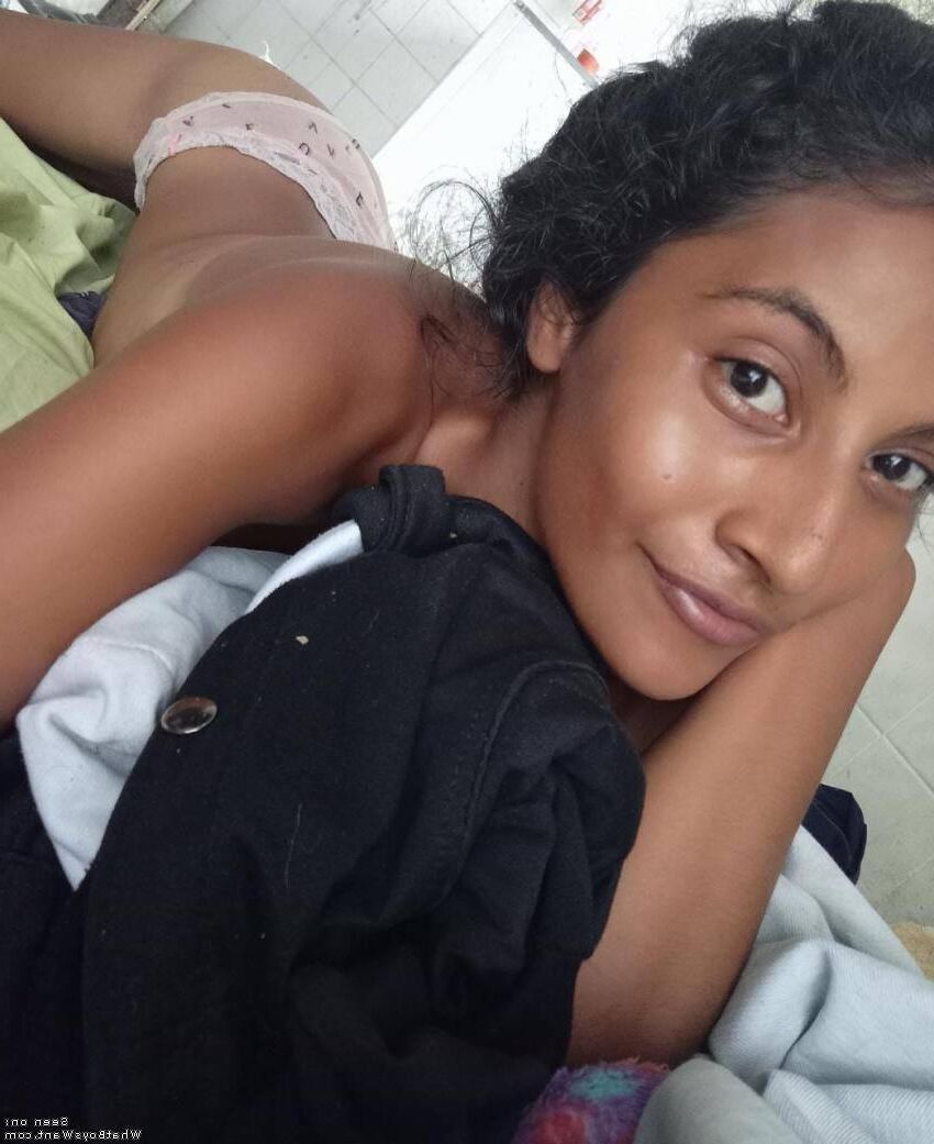 Latina skinny Rossana B. Slut líquido exposto