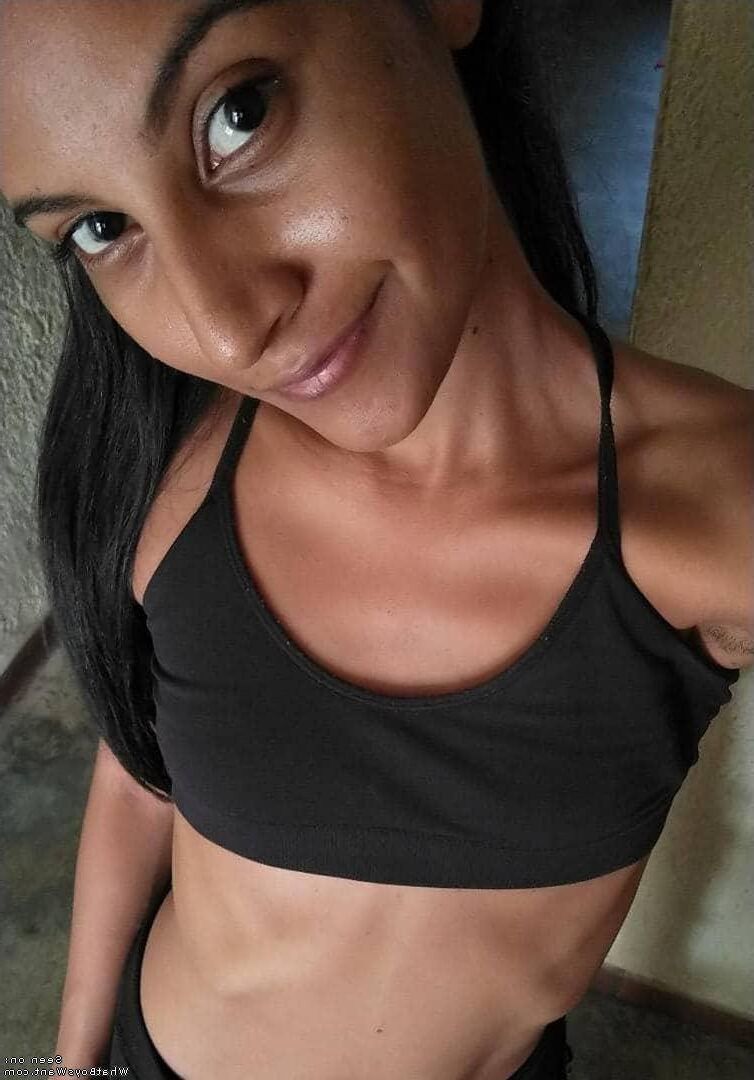 Latina skinny Rossana B. Slut líquido exposto