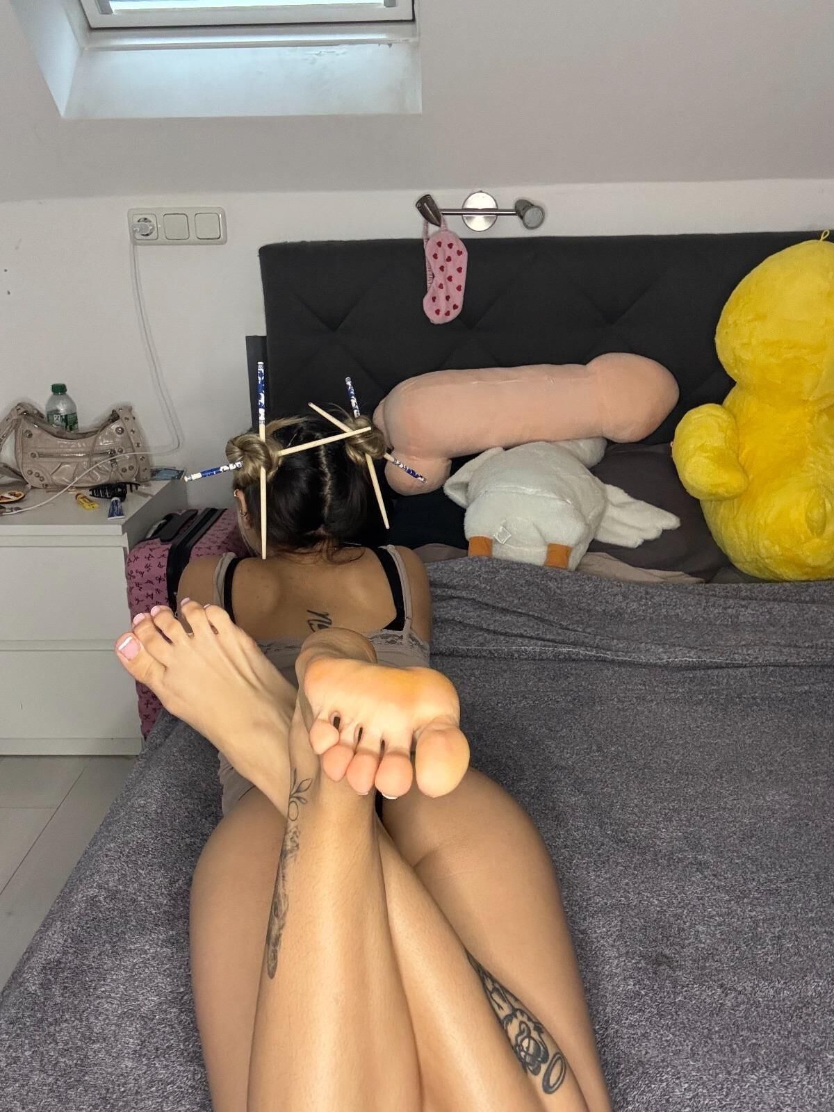Teen Latina Feet