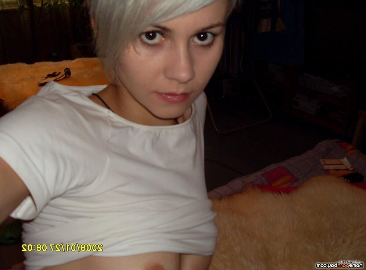 AMA Tiny Bleached Pixie
