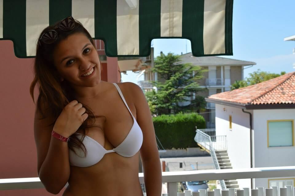 Adolescente italiana de mariachiara