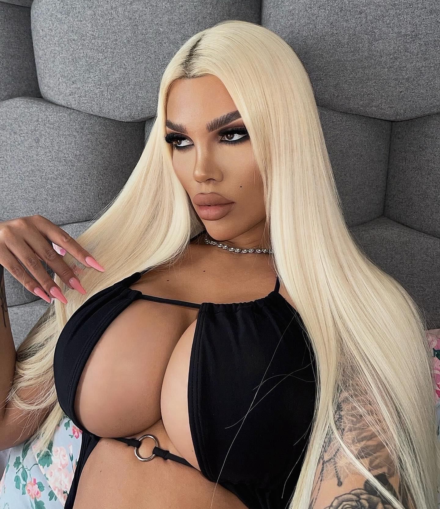 BIMBOS CHAV BITCHES para acariciar e drenar nossas bolas cheias tão rápido