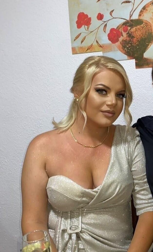 Mujeres calientes con vestidos (no desnudos)