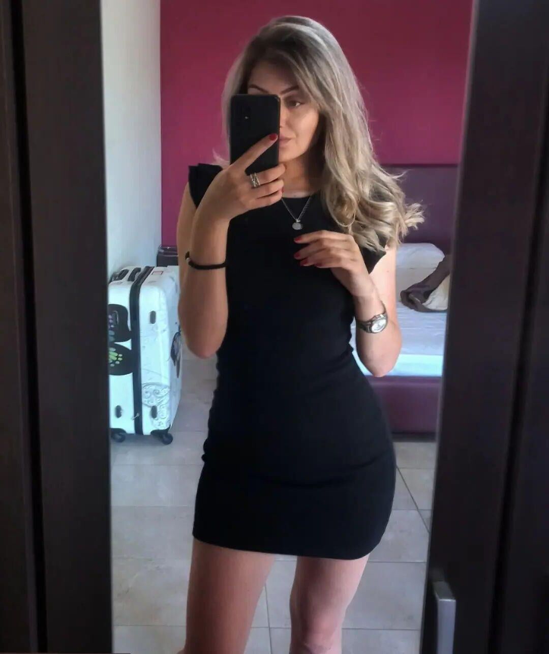 Mujeres calientes con vestidos (no desnudos)