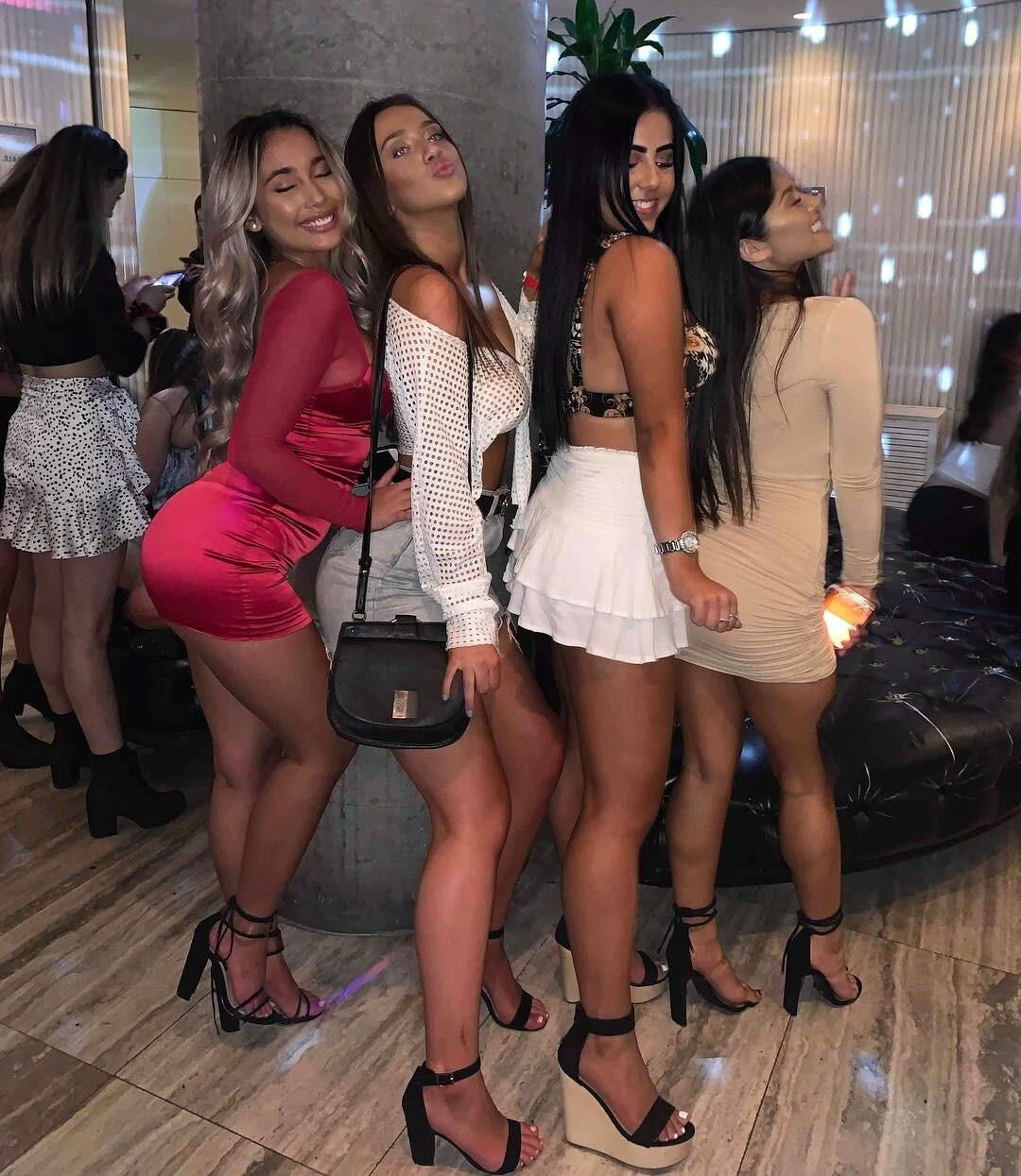 Australianos uni putas y bimbos