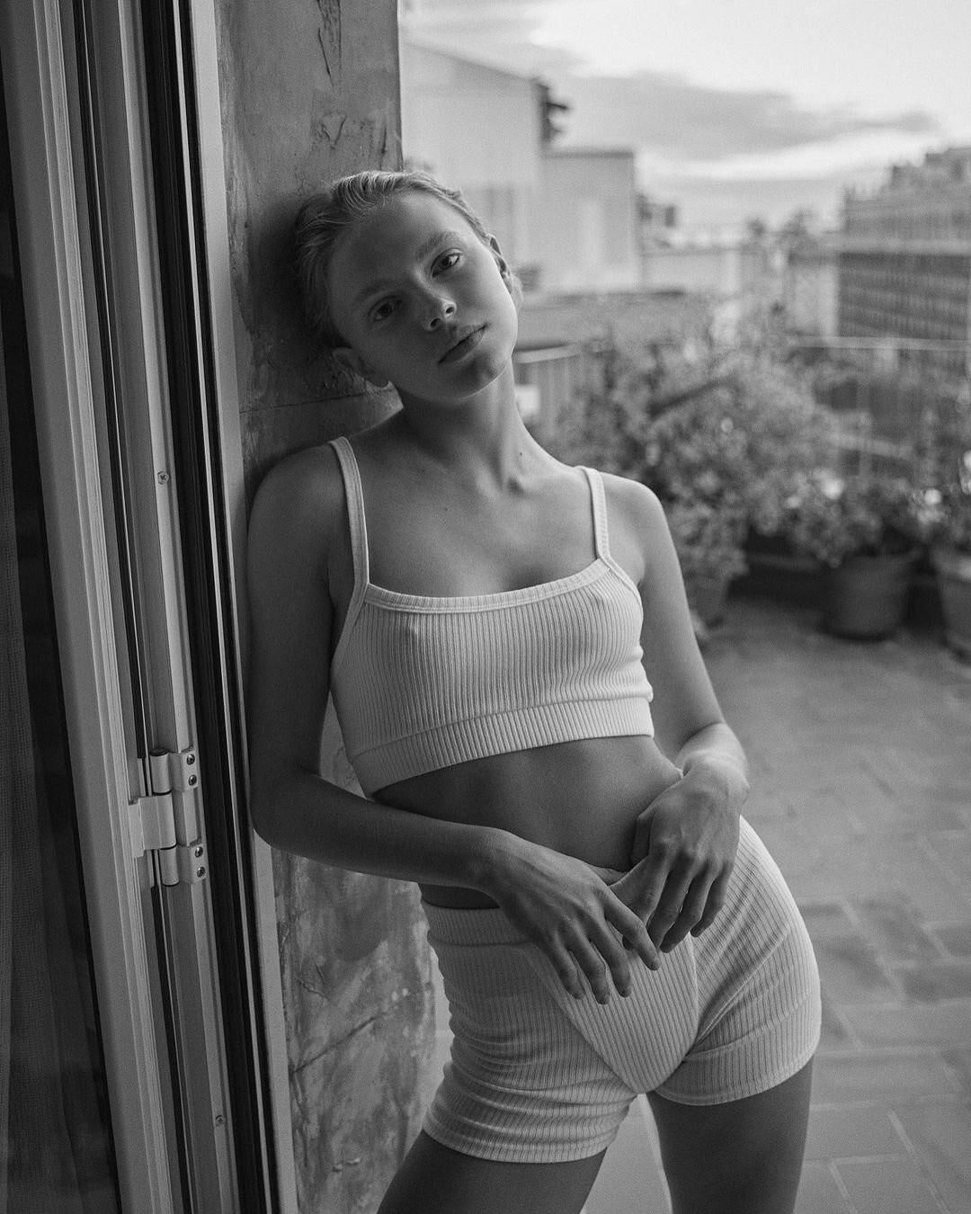 Adolescentes sensuales ()